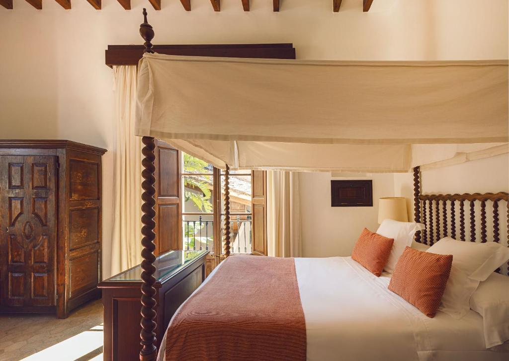La Residencia, A Belmond Hotel - slaapkamer met houten balken