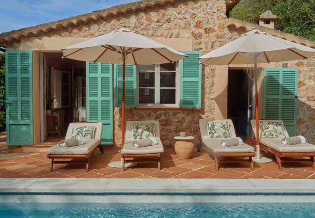 La Residencia, A Belmond Hotel - zwembad met het landhuis