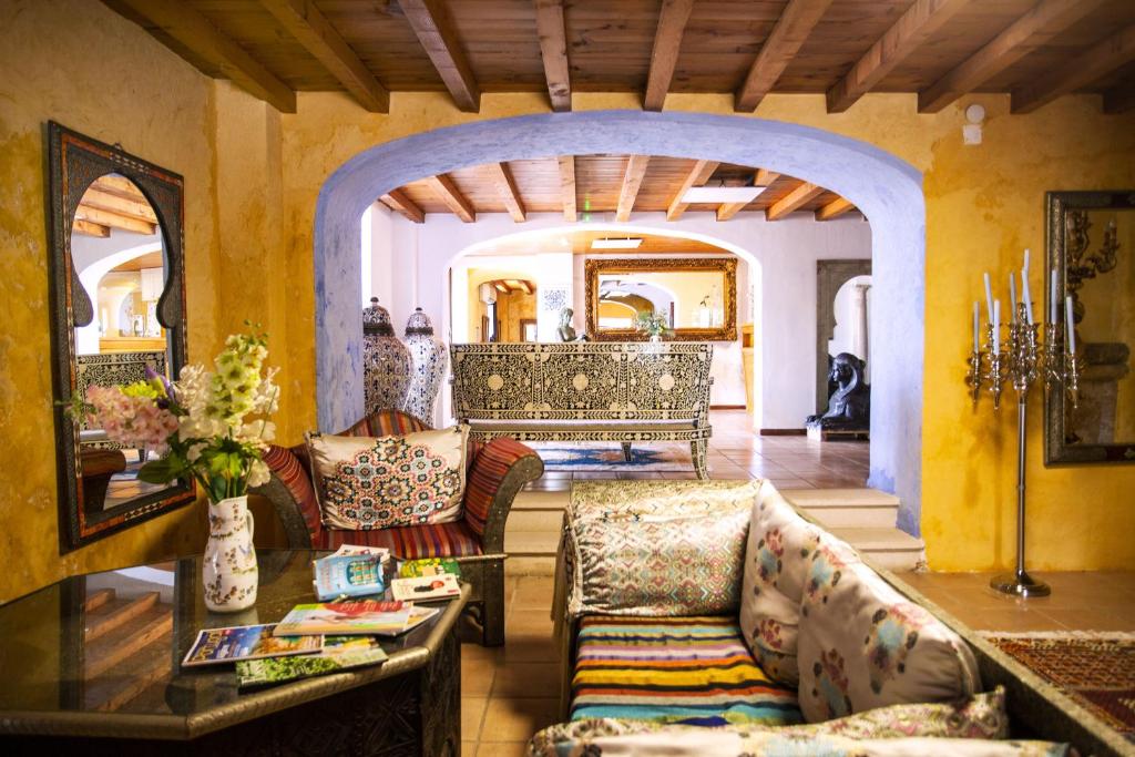 Hotel Capela das Artes - lounge met oosterse inrichting