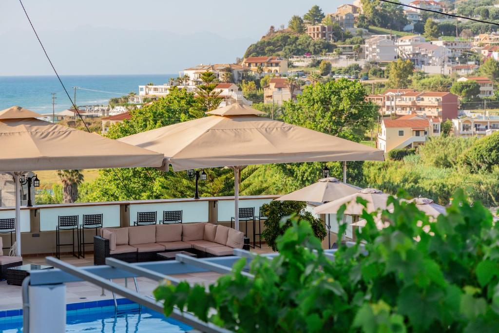 Sunsea Wellness Resort - zwembad met zeezicht