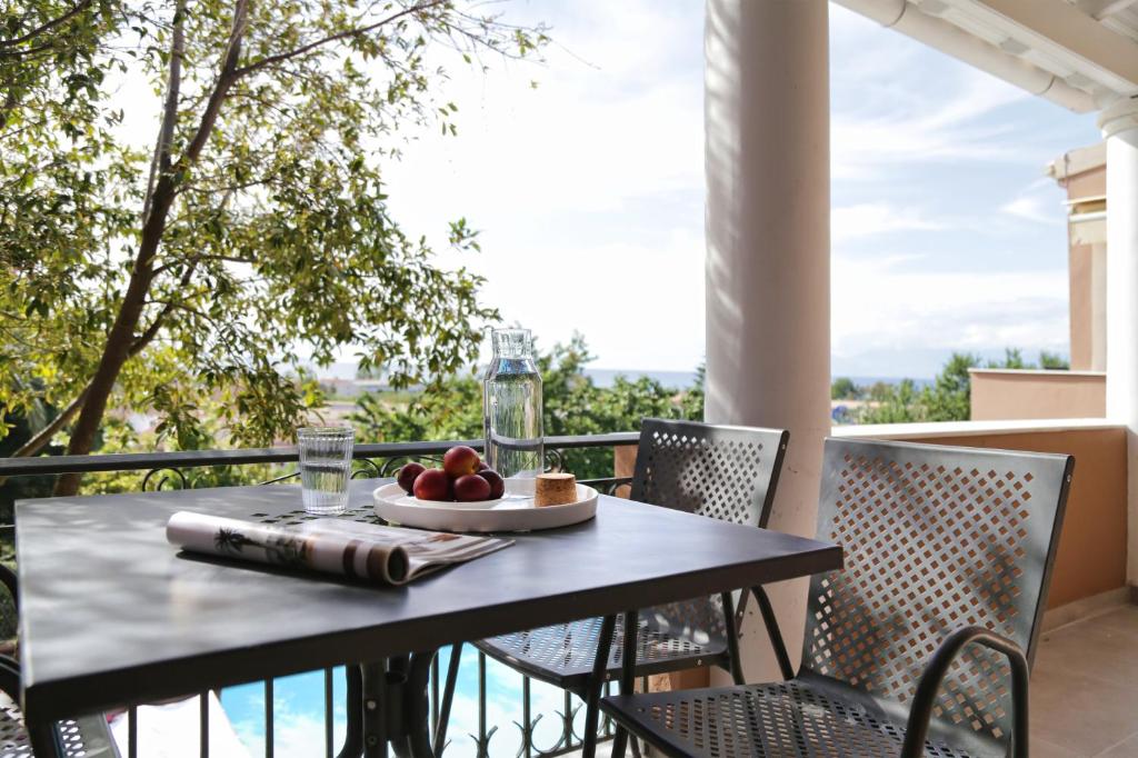 Lena Mare Boutique Hotel - balkon met zithoek