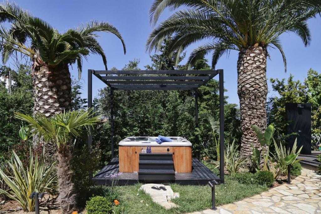 Lena Mare Boutique Hotel - buitenwhirlpool