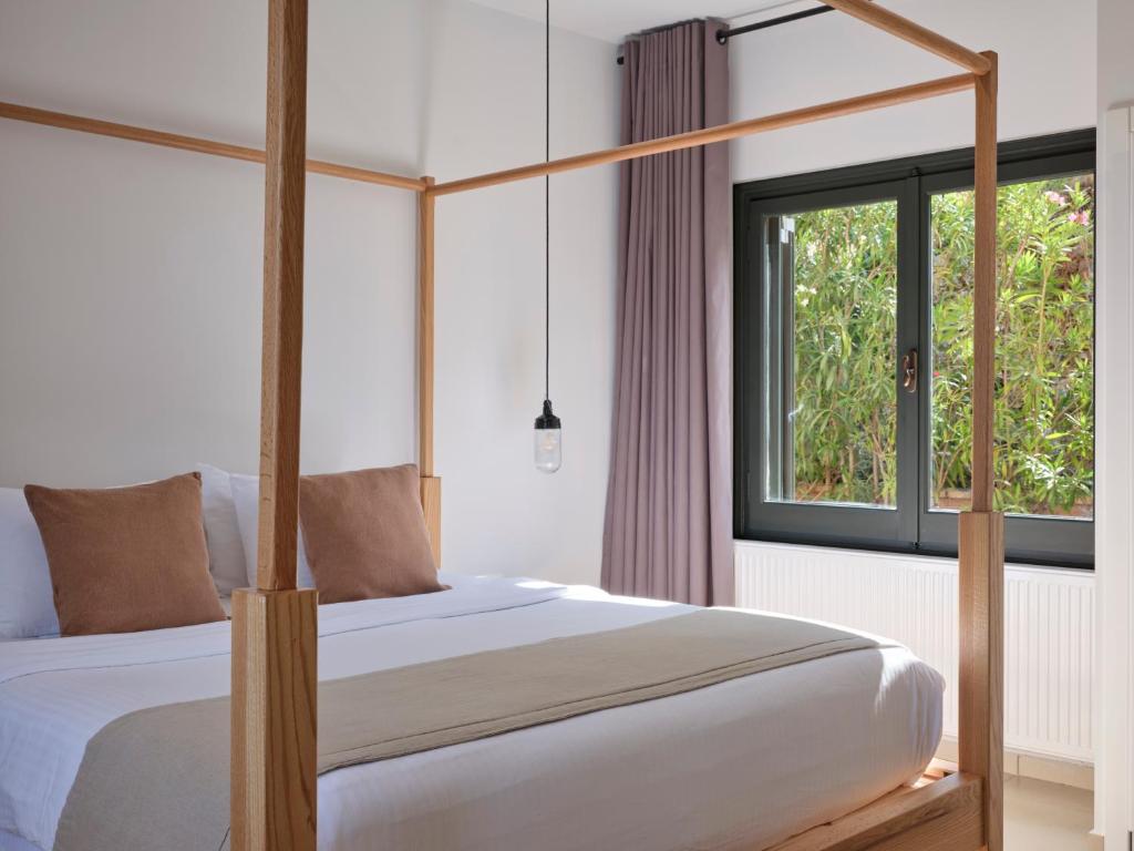 Lena Mare Boutique Hotel - slaapkamer met hemelbed