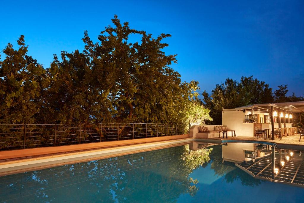 Lena Mare Boutique Hotel - zwembad in de avond