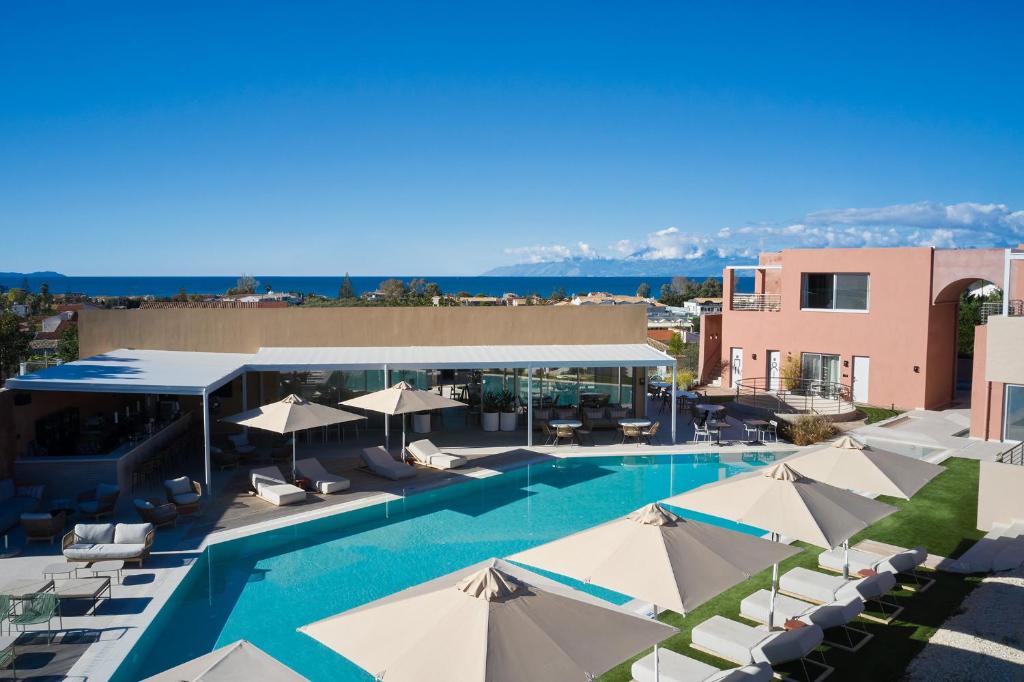 Lena Mare Boutique Hotel - zwembad met zeezicht