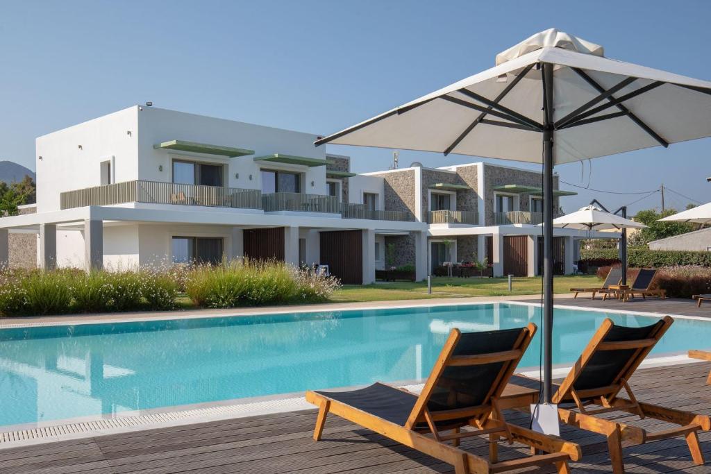 Kyma Suites - zwembad en suites