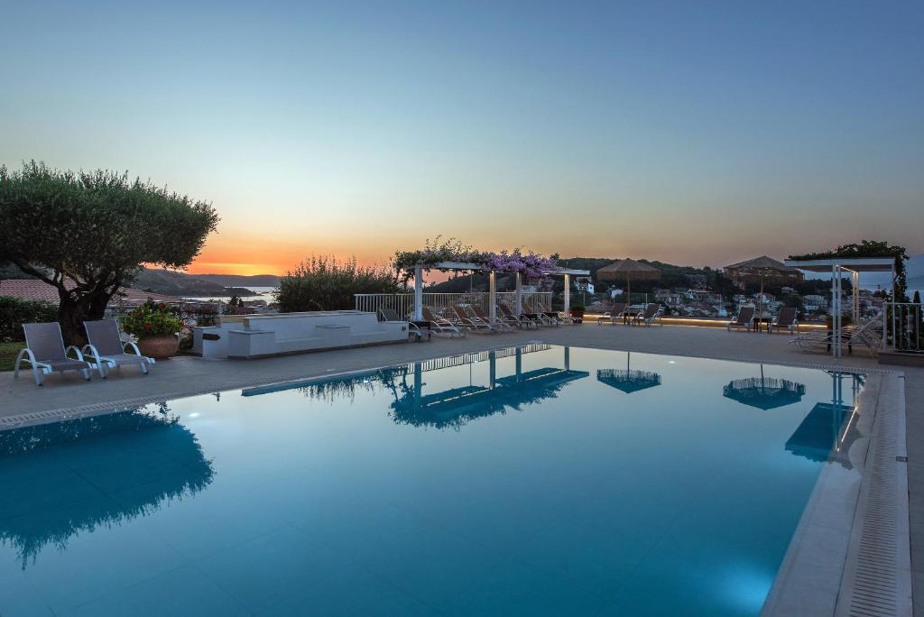 Hill Lofos Hotel - zwembad bij zonsondergang