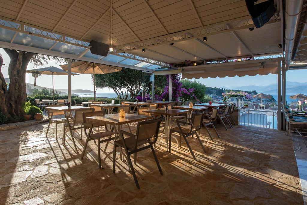 Hill Lofos Hotel - zwembad met zicht op de haven