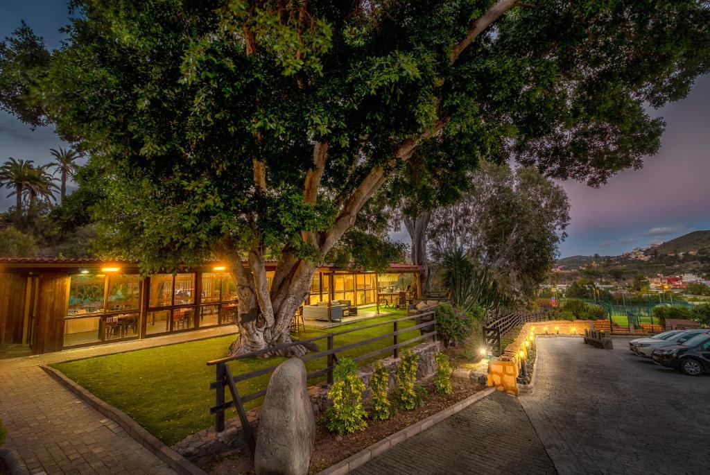 Hotel Rural LIVVO Maipez - tuin in de avond