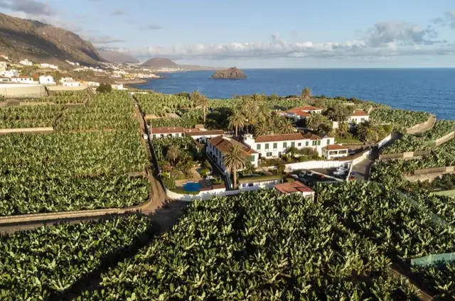 Hotel el Patio gebouw drone view