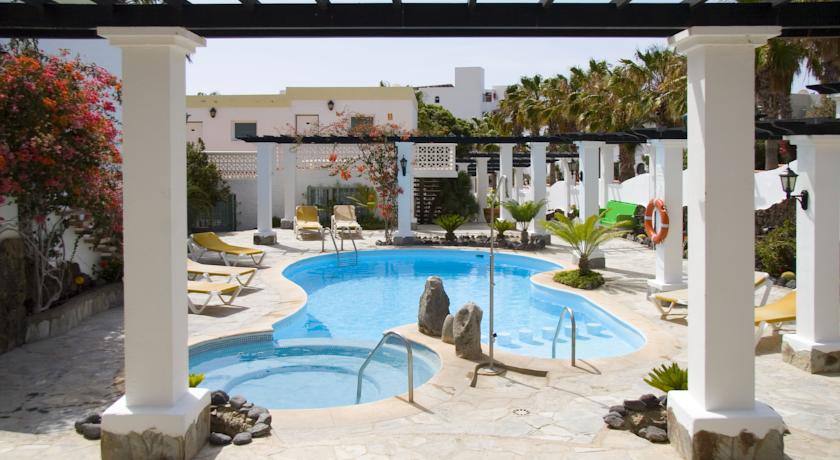Aparthotel Esquinzo Y Monte Del Mar