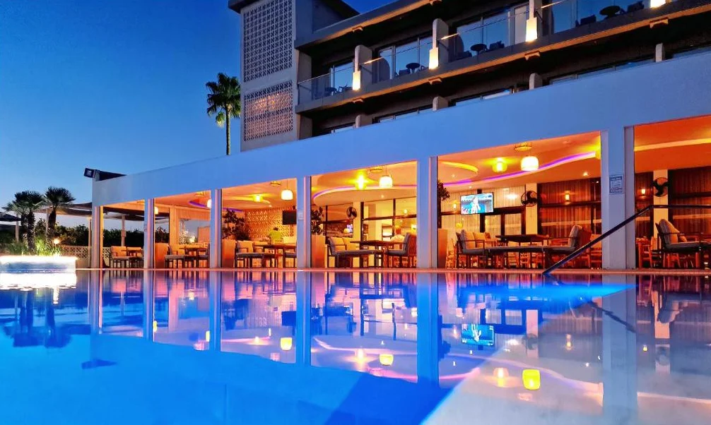 Hotel Sveltos zwembad 