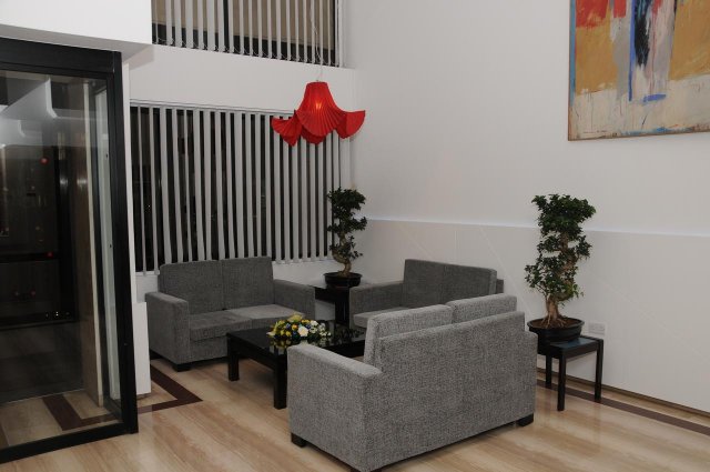 Zithoek in de lobby van Appartementen Atrium Zenon Larnaca Cyprus