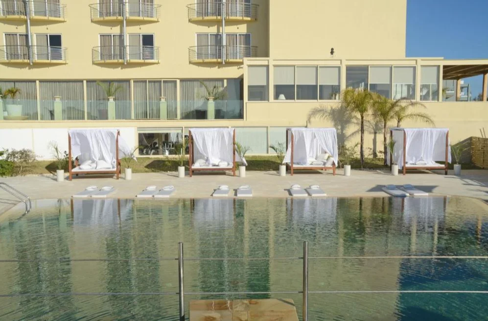 Hotel-E Spa & Resort zwembad 