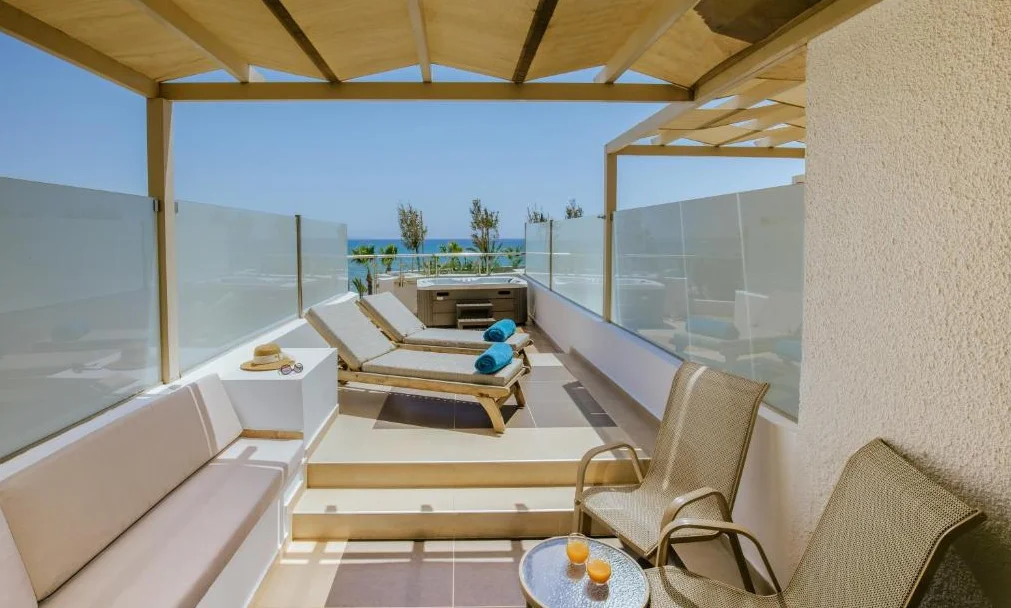 Hotel Golden Bay Beach zitplekken 