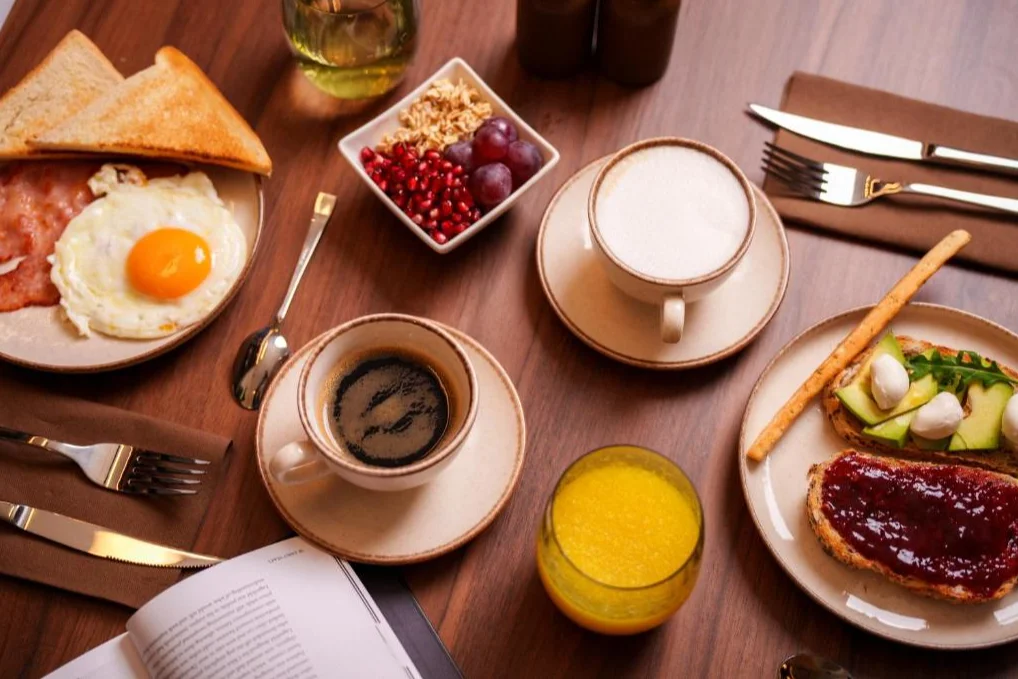 Ontbijt van Honest Budapest by Chic & Basic