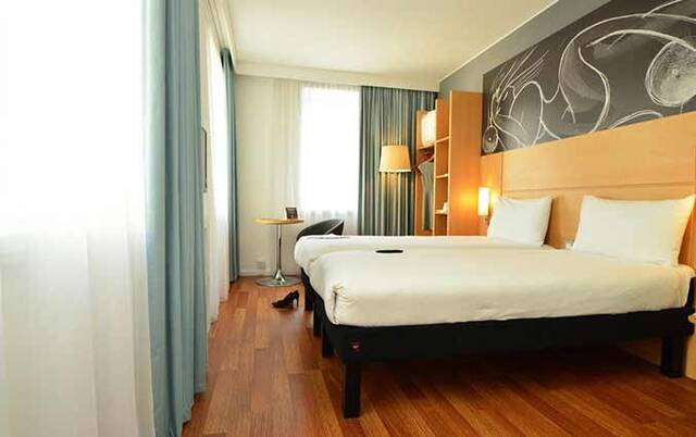Tweepersoonskamer van hotel Ibis Centre South Bridge in Edinbugh